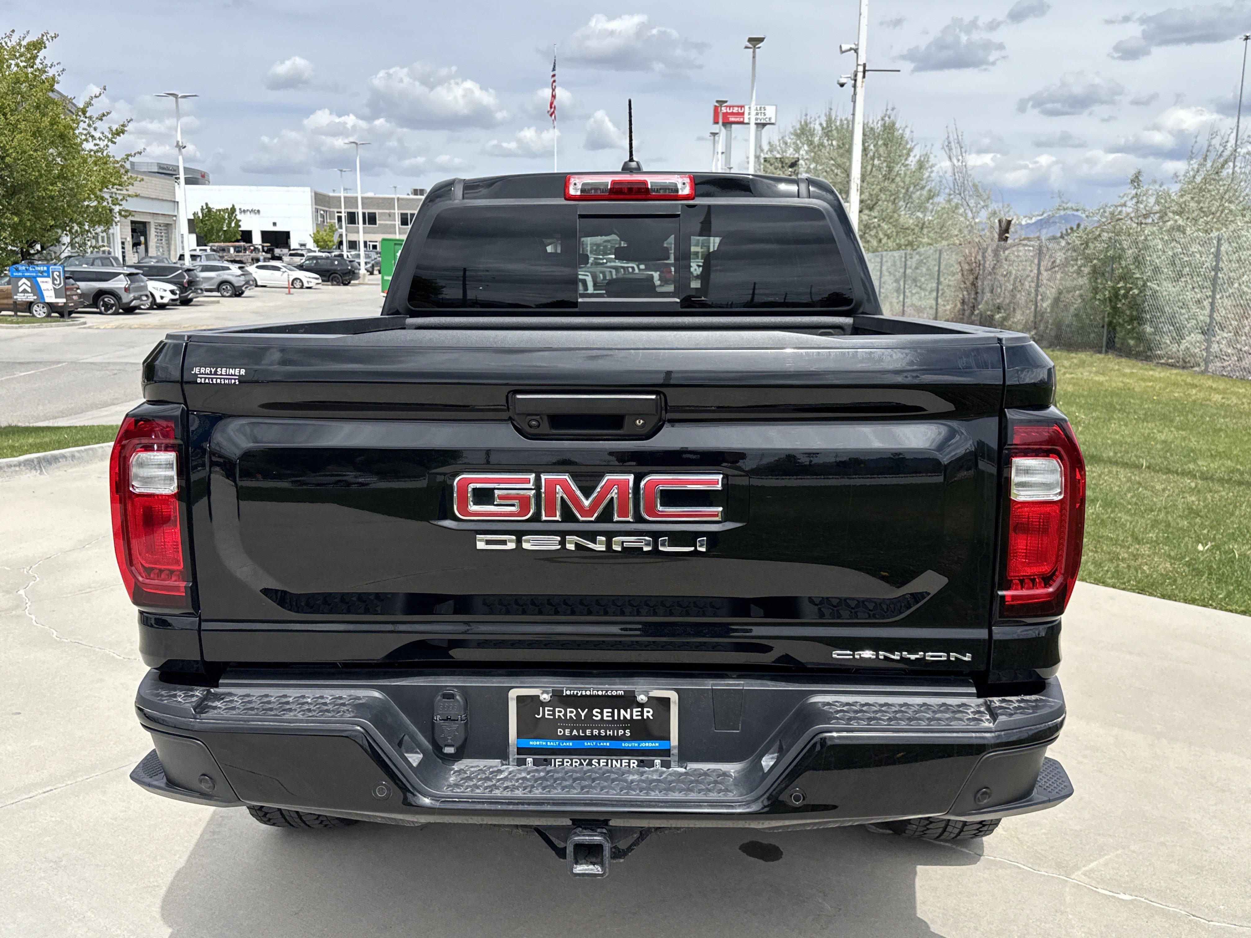Used 2024 GMC Canyon Denali AWD/4WD image 4