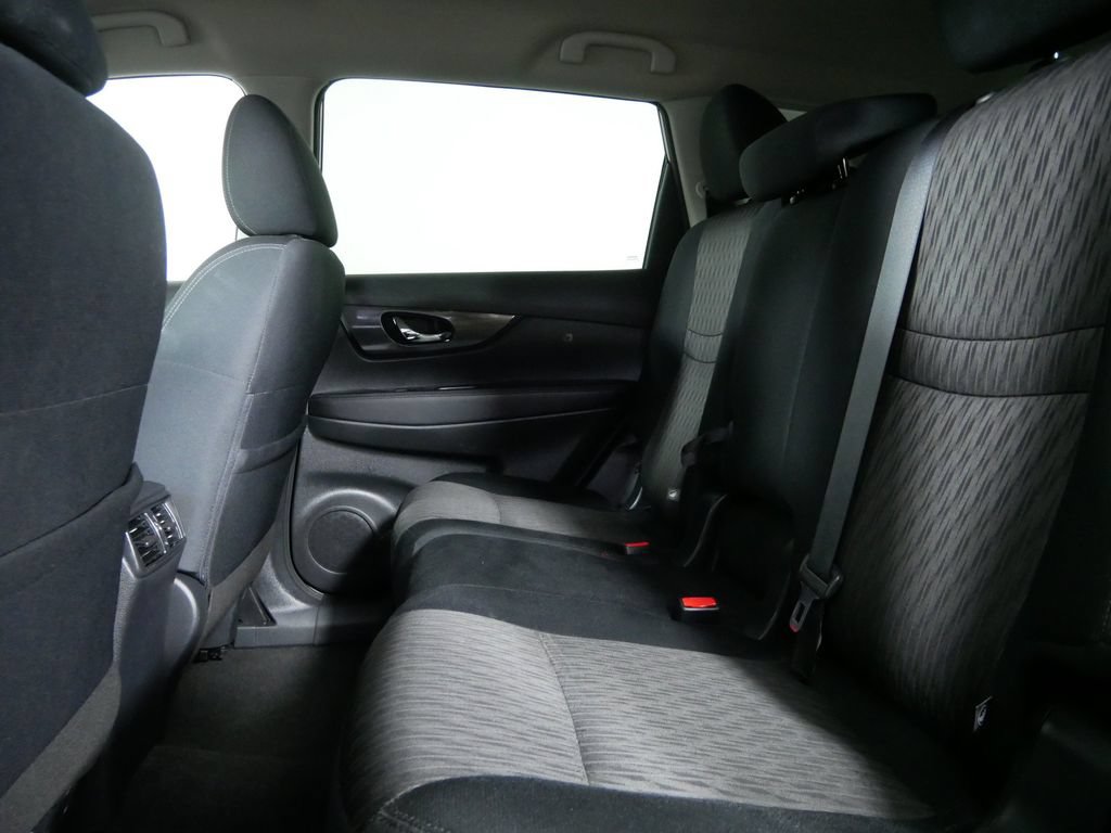 Used 2020 Nissan Rogue SV AWD/4WD image 16