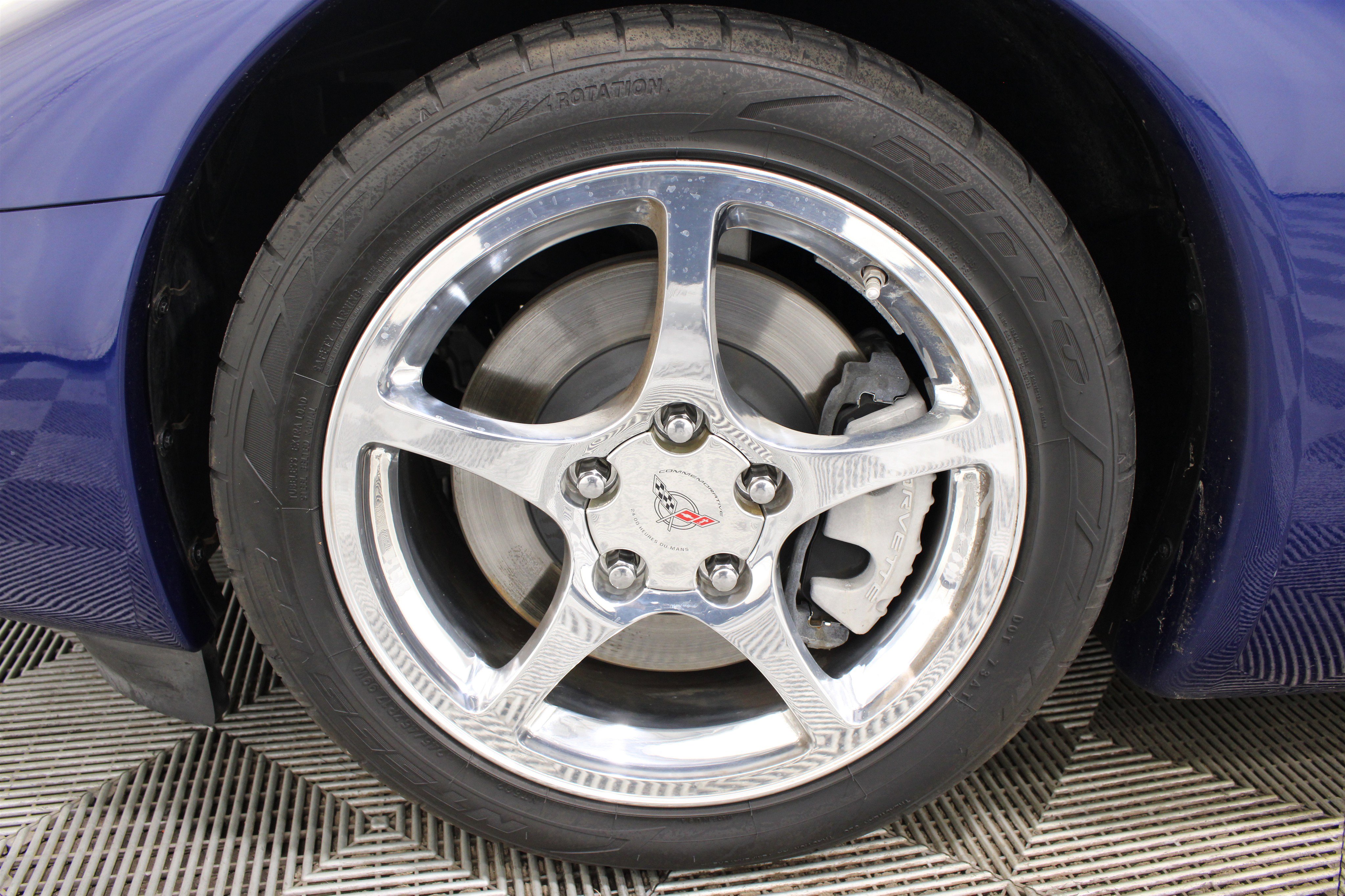 Used 2004 Chevrolet Corvette Coupe w/ Preferred Equipment Group RWD image 25