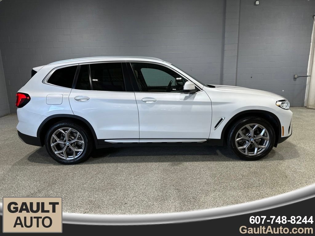 Used 2022 BMW X3 xDrive30i w/ Premium Package AWD/4WD image 2