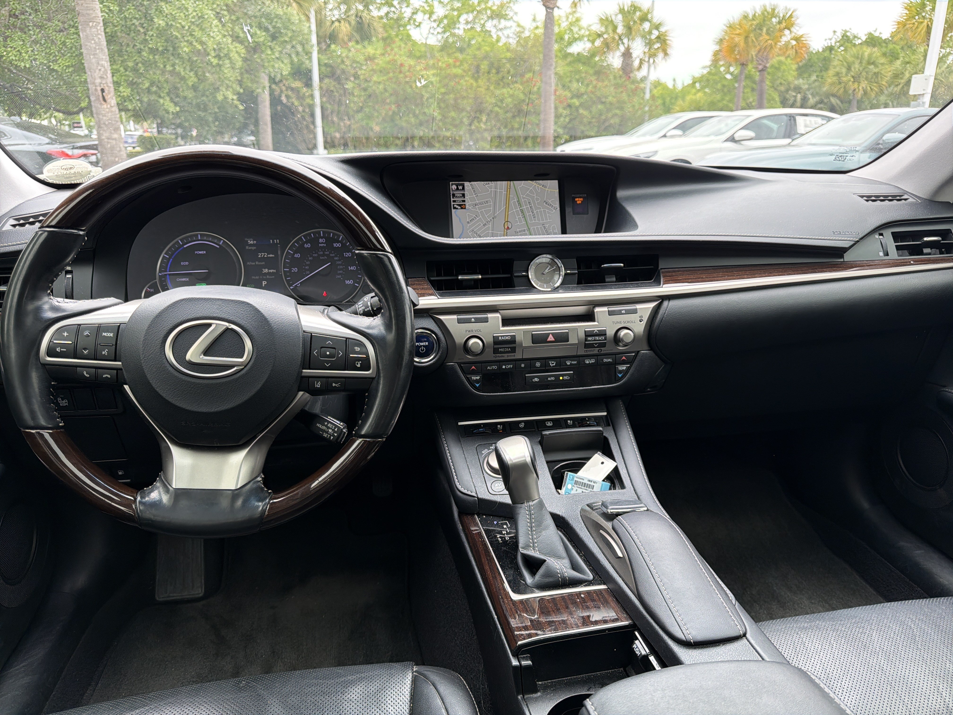 Used 2017 Lexus ES 300h w/ Luxury Package FWD image 29