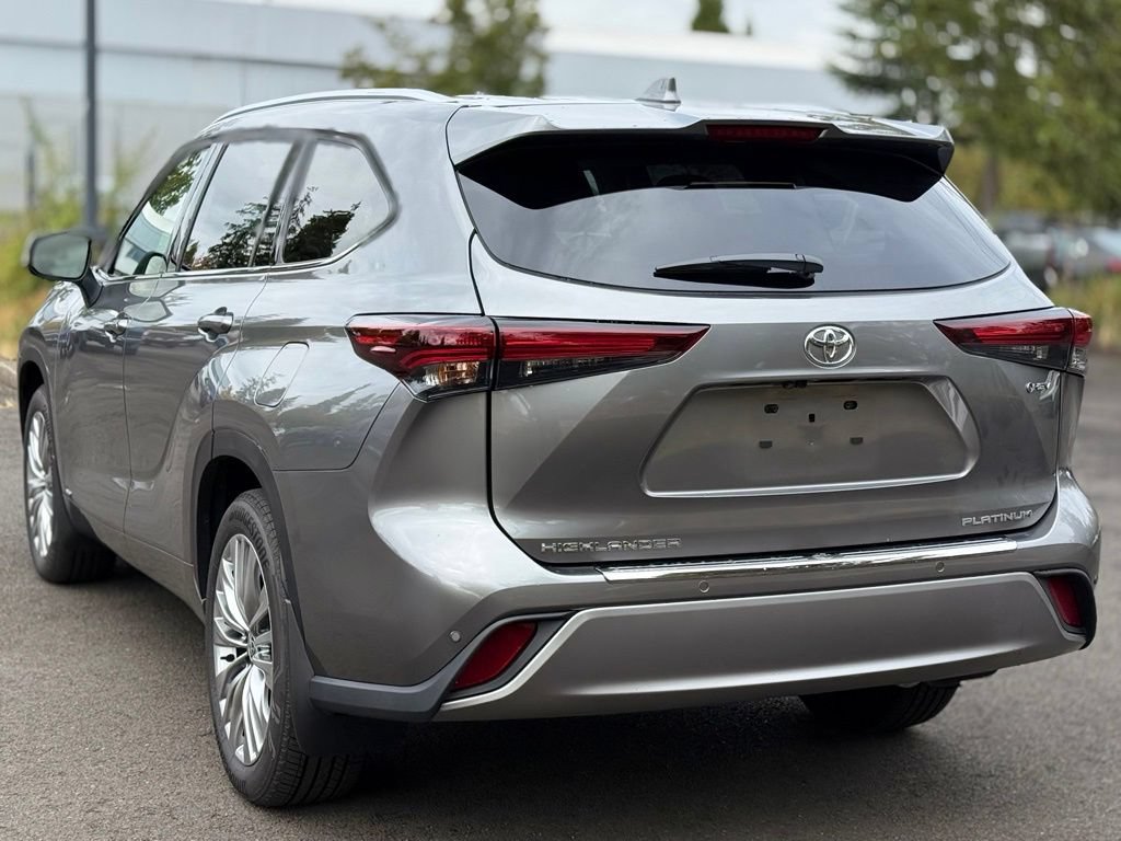 Certified 2026 Toyota Highlander Platinum AWD/4WD image 3