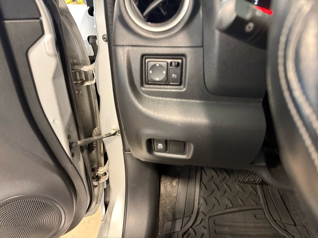 Used 2015 Nissan Versa SV image 13