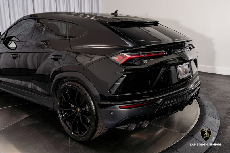 Used 2021 Lamborghini Urus image 14