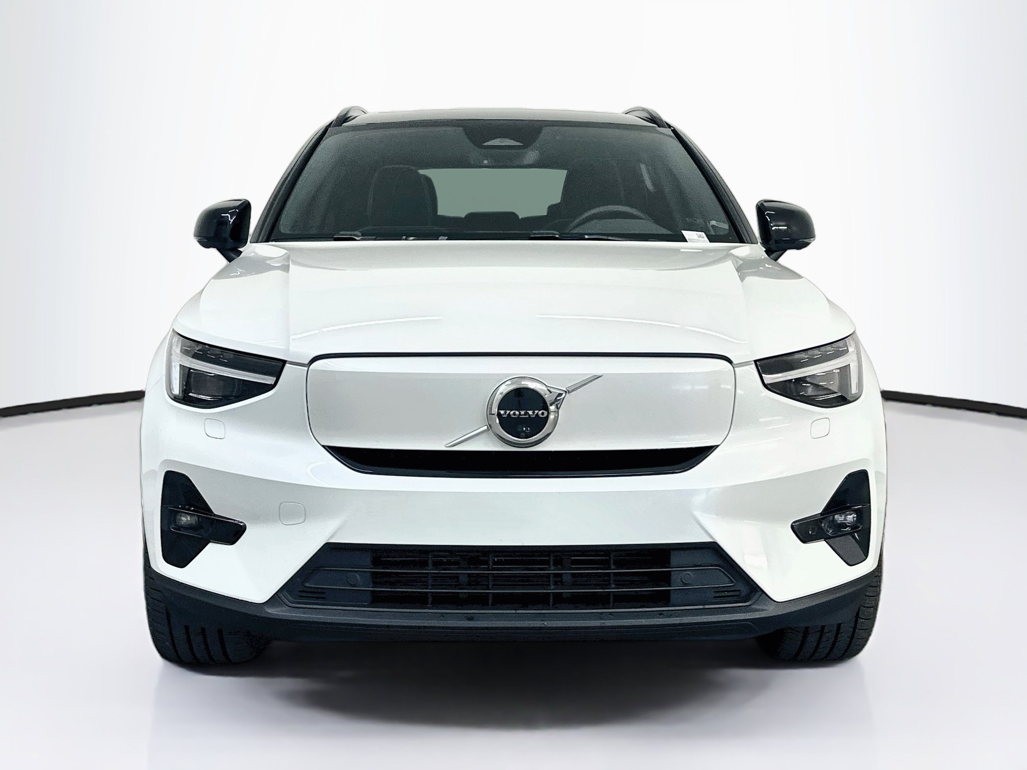 Used 2023 Volvo XC40 Recharge Ultimate AWD/4WD image 2