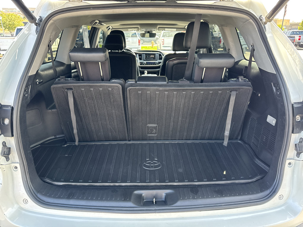 Used 2019 Toyota Highlander SE AWD/4WD image 7