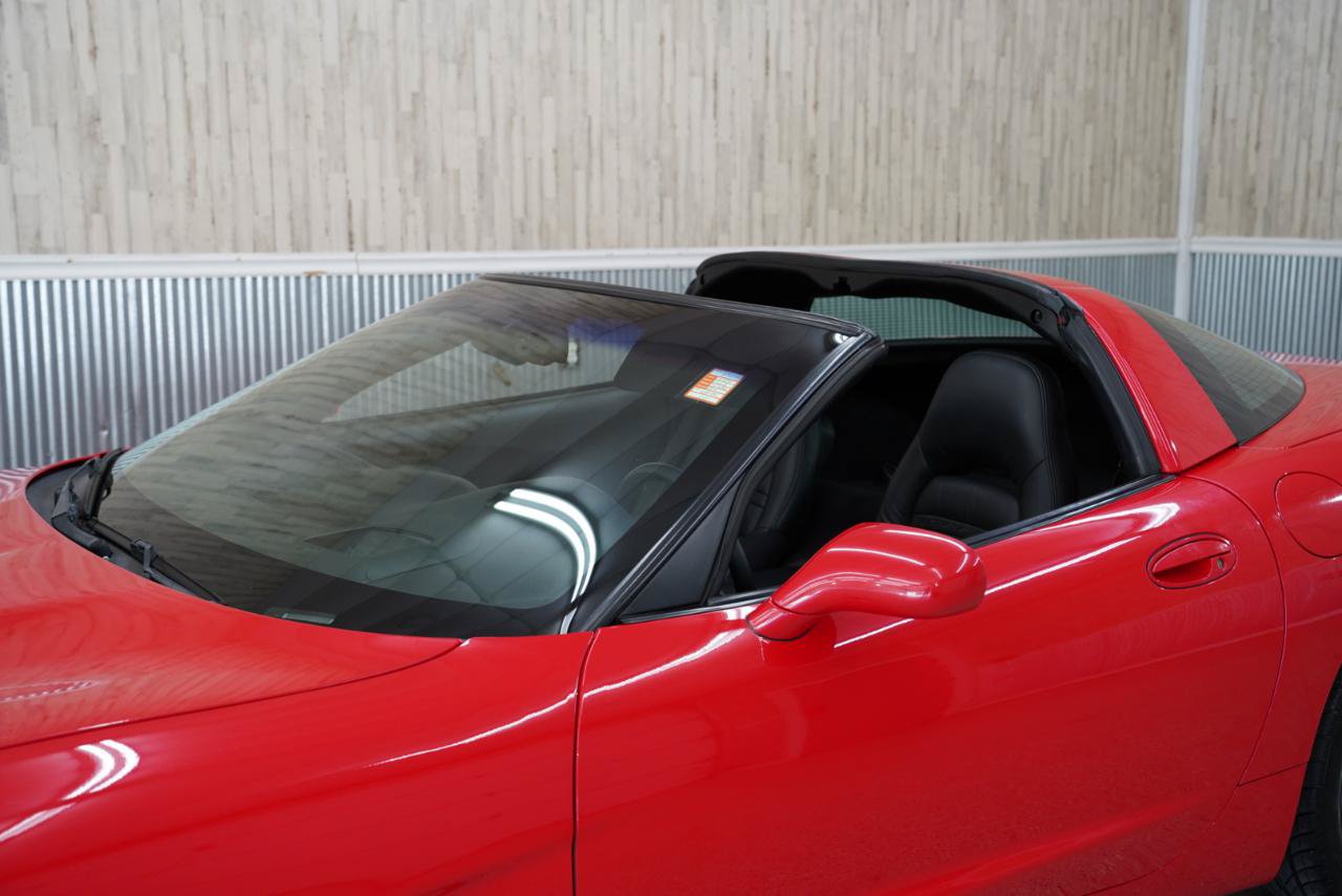 Used 2003 Chevrolet Corvette Coupe w/ Preferred Equipment Group RWD image 12