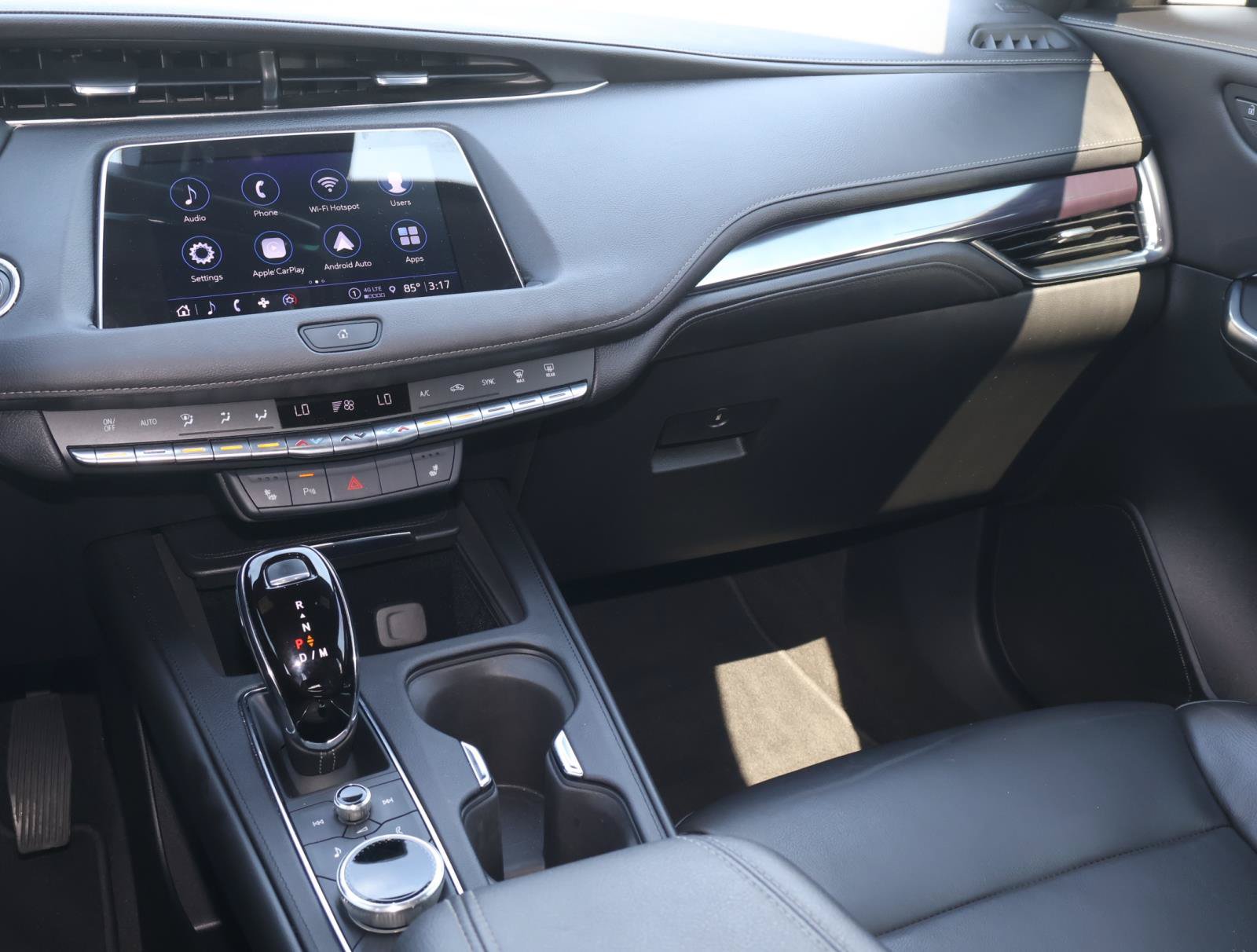 Used 2023 Cadillac XT4 Luxury w/ Cold Weather Package FWD image 16