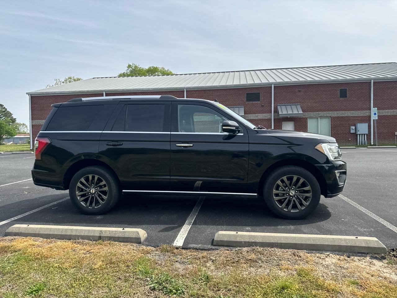 Used 2019 Ford Expedition Limited image 3