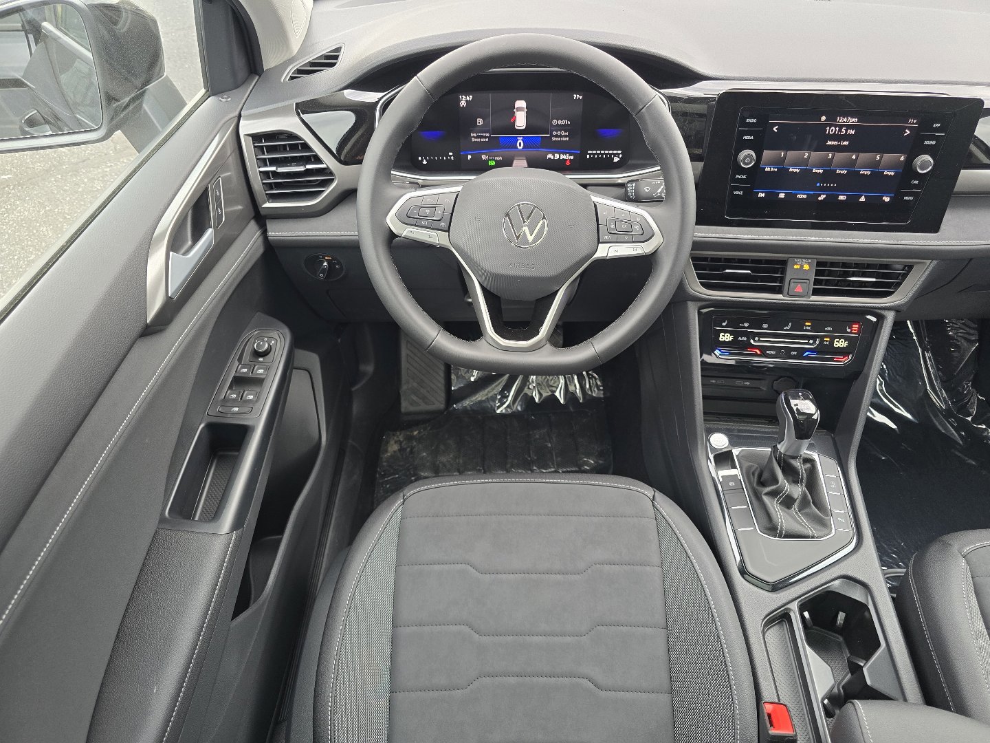 New 2026 Volkswagen Taos SE FWD image 13