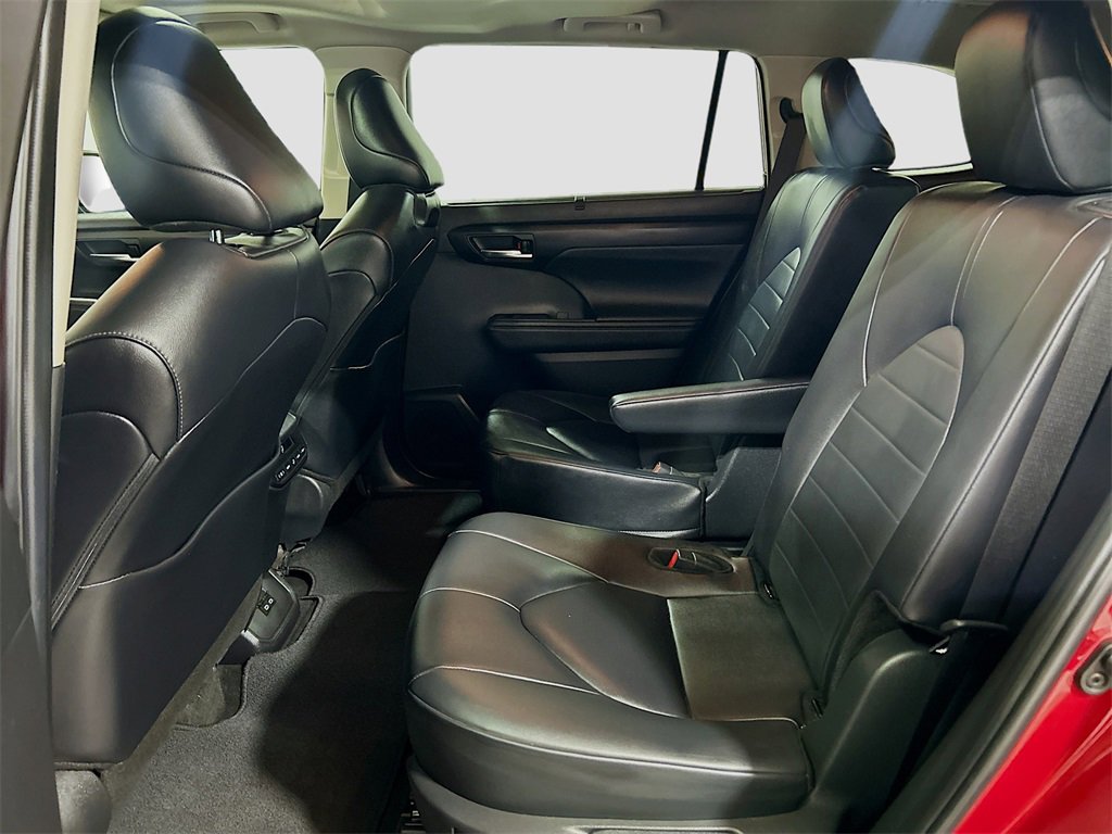 Used 2024 Toyota Highlander XLE image 22