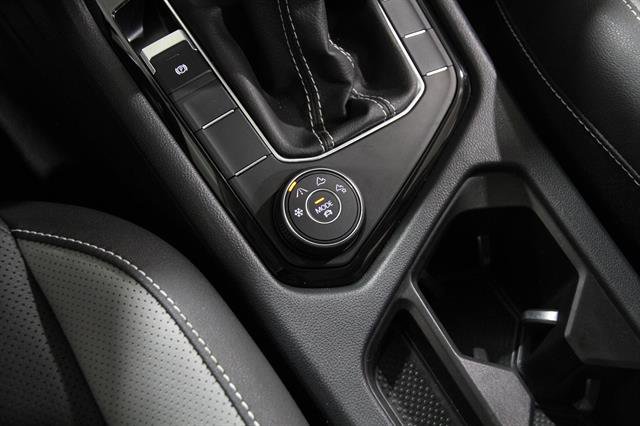 Used 2023 Volkswagen Taos SEL image 16