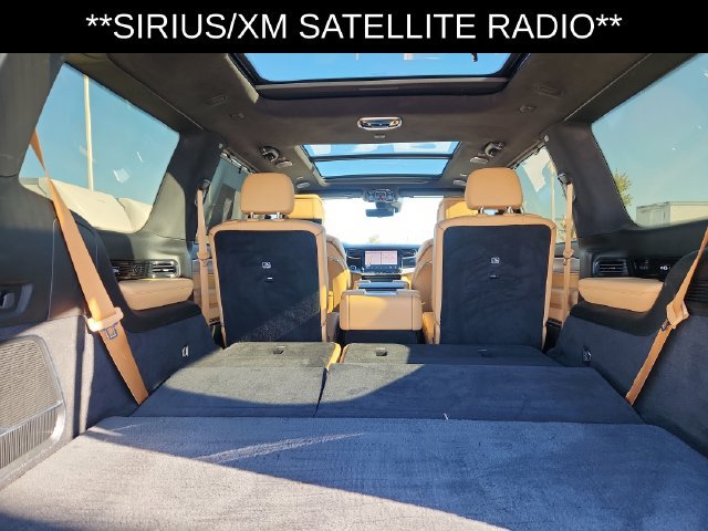 Used 2022 Jeep Grand Wagoneer Series III AWD/4WD image 39