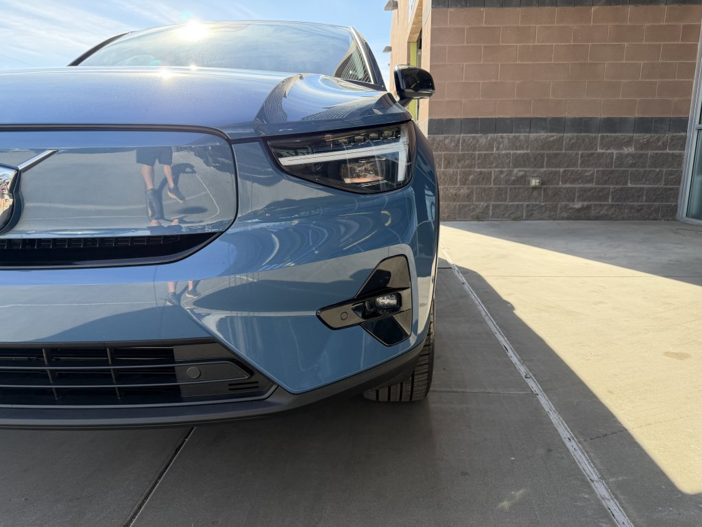 Used 2024 Volvo C40 P8 Recharge Ultimate w/ Protection Package Premier image 11