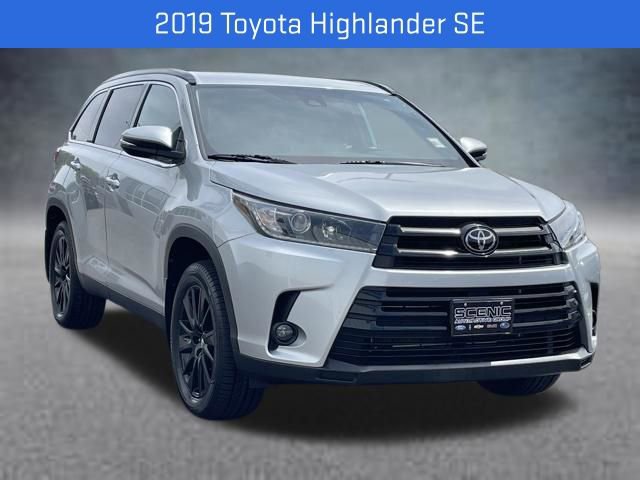 Used 2019 Toyota Highlander SE AWD/4WD image 1
