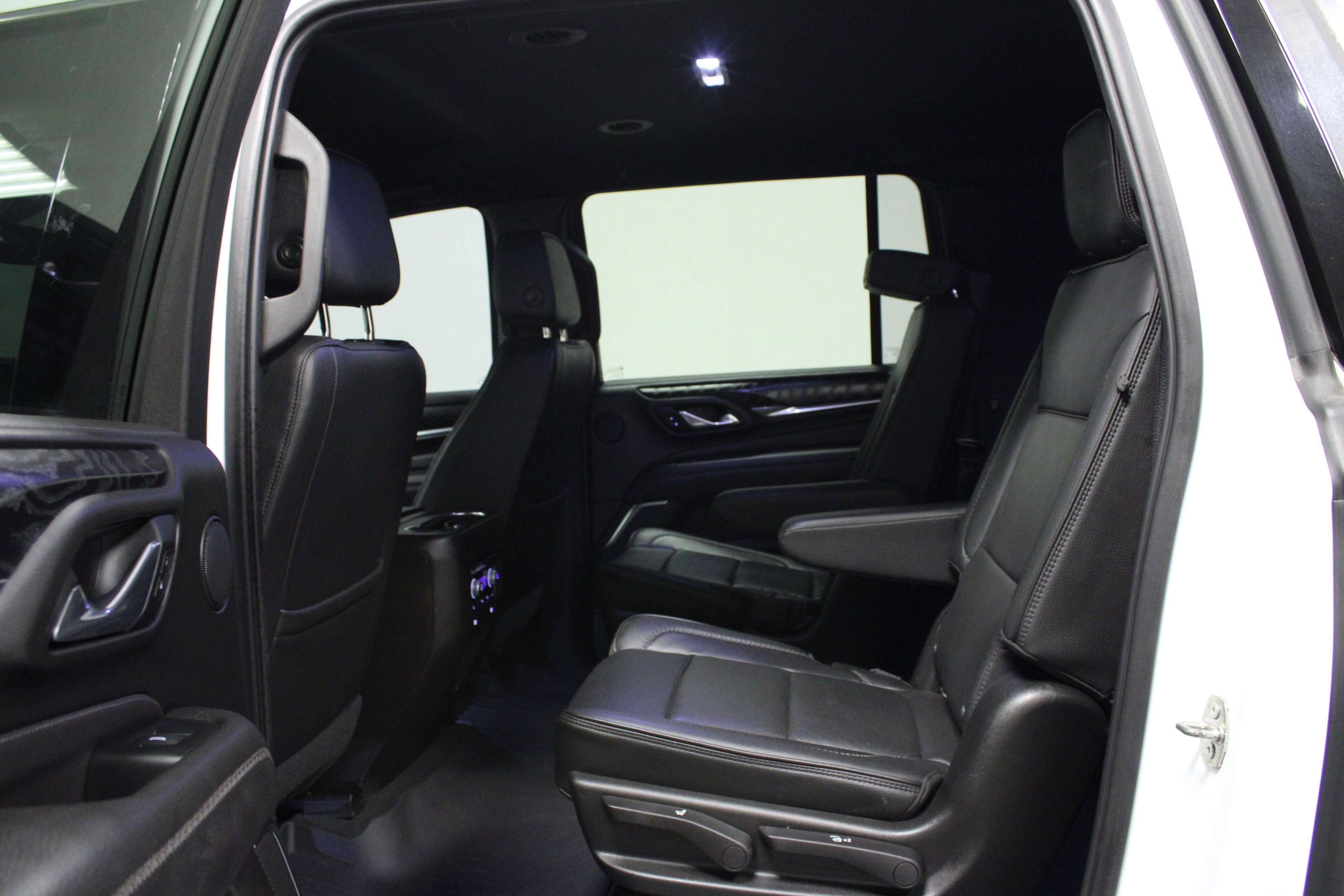 Used 2021 GMC Yukon XL Denali image 13