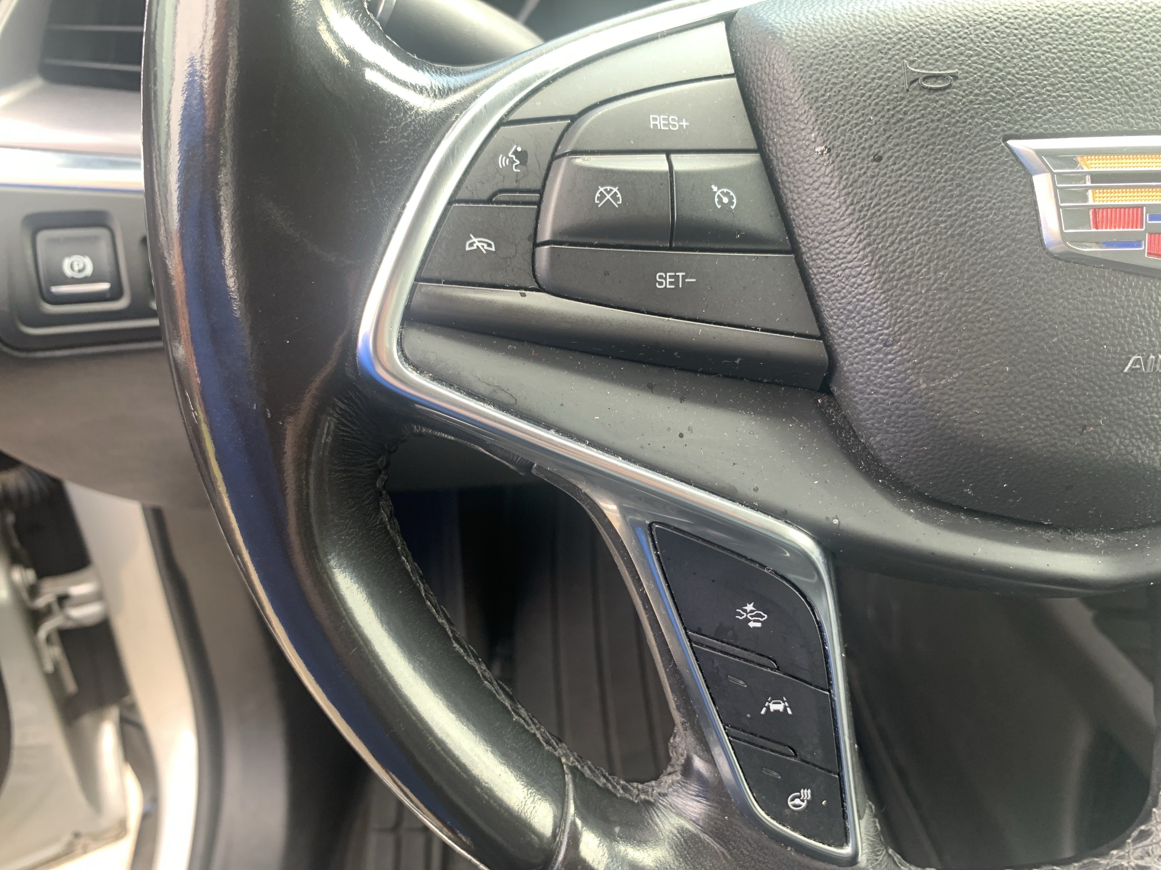 Used 2018 Cadillac XT5 Premium Luxury FWD image 19