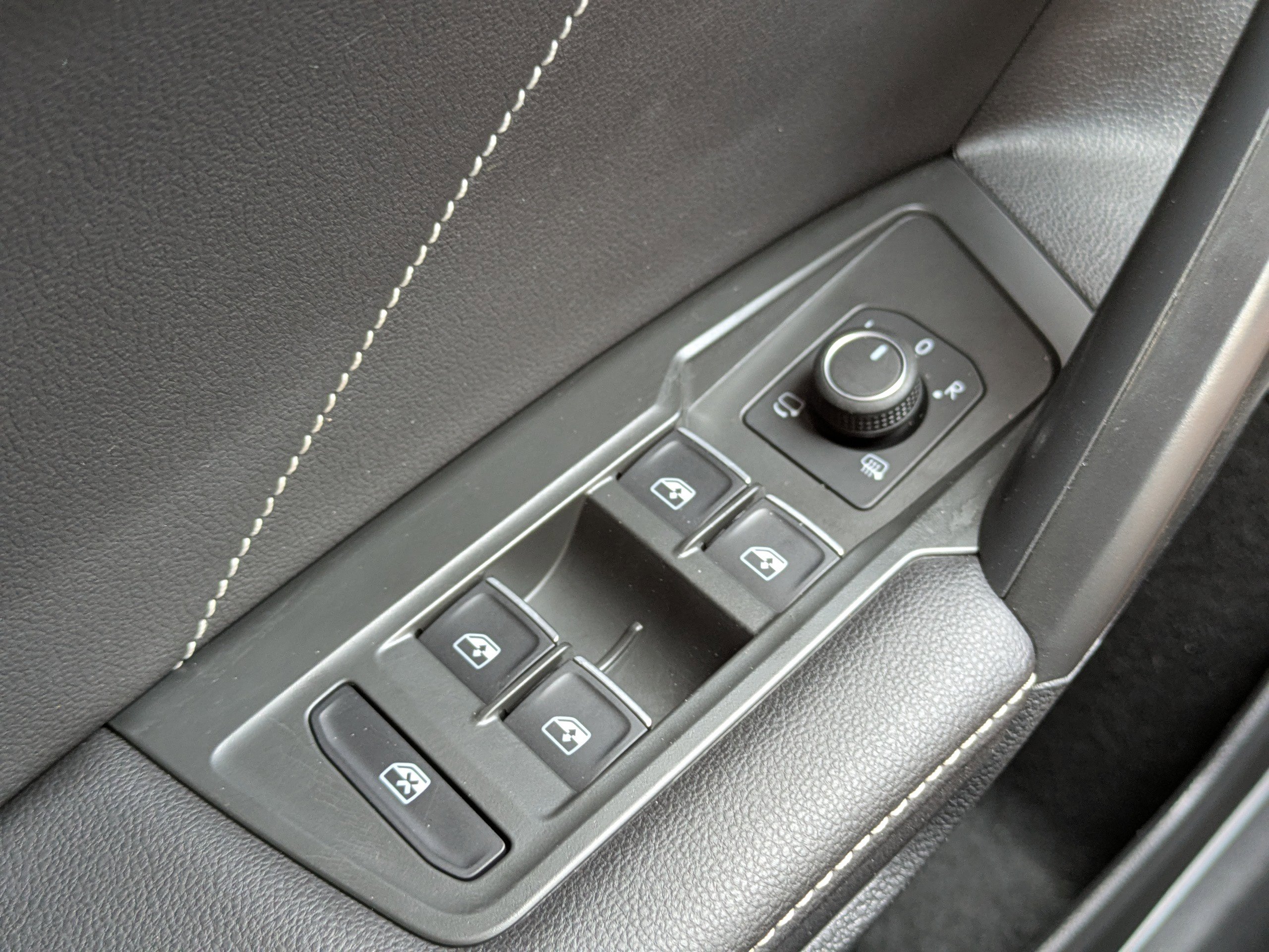 Certified 2024 Volkswagen Tiguan SEL R-Line AWD/4WD image 26