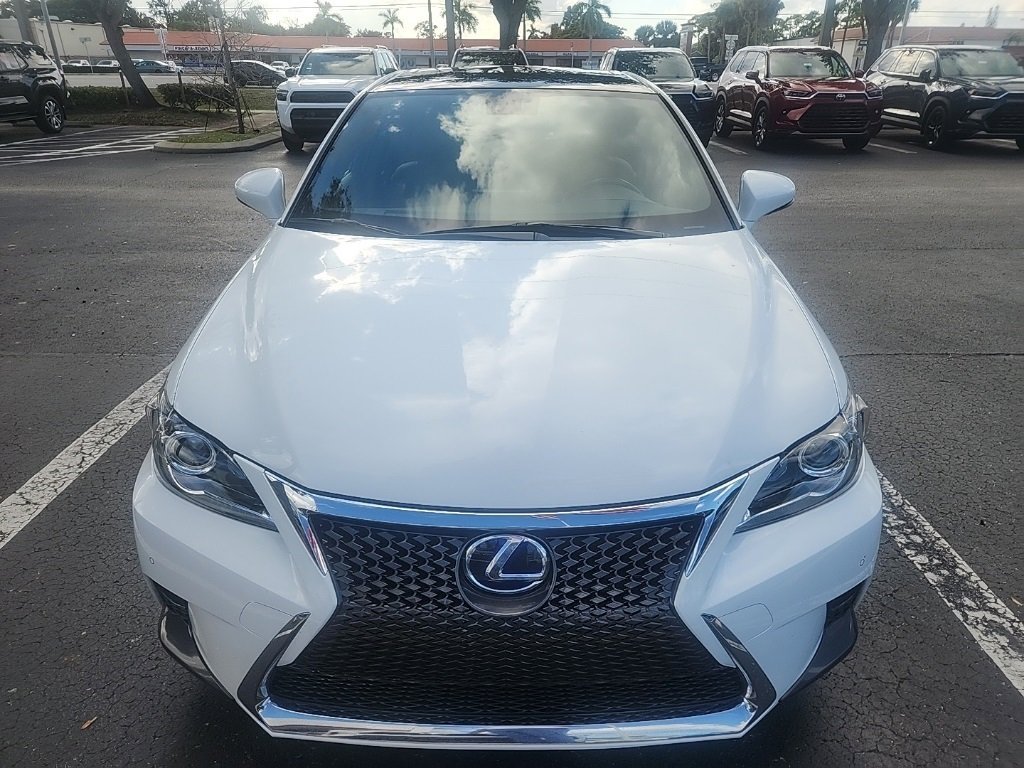Used 2016 Lexus CT 200h image 2
