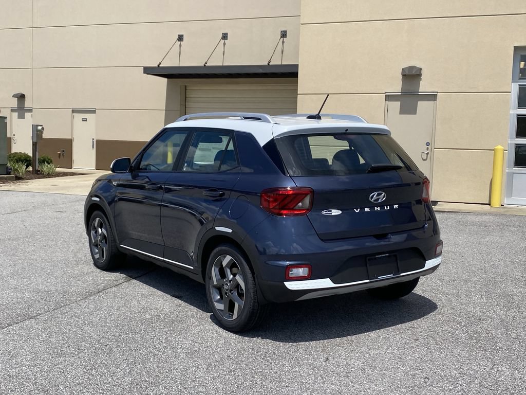 New 2026 Hyundai Venue SEL FWD image 6