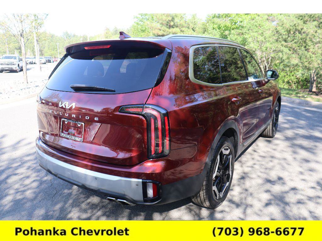 Used 2024 Kia Telluride EX w/ EX Captain's Chair Package image 7