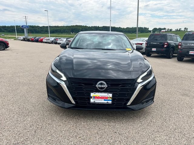 Used 2024 Nissan Altima 2.5 SV FWD image 8