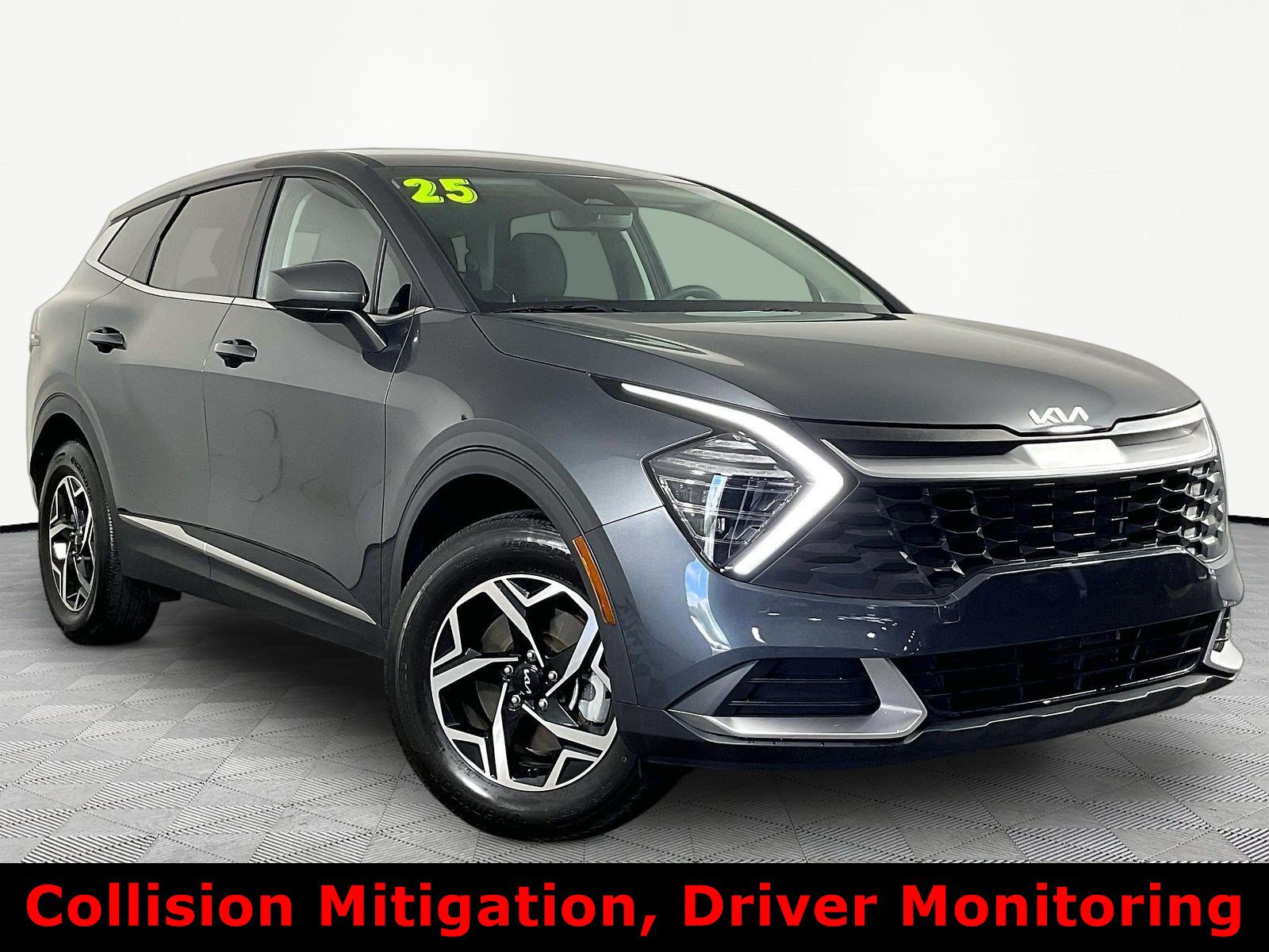 Used 2025 Kia Sportage LX AWD/4WD image 3