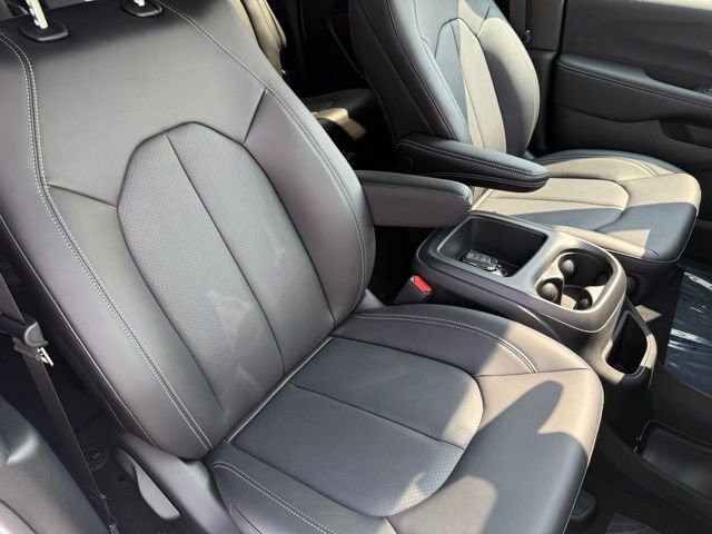 New 2026 Chrysler Pacifica Select image 15