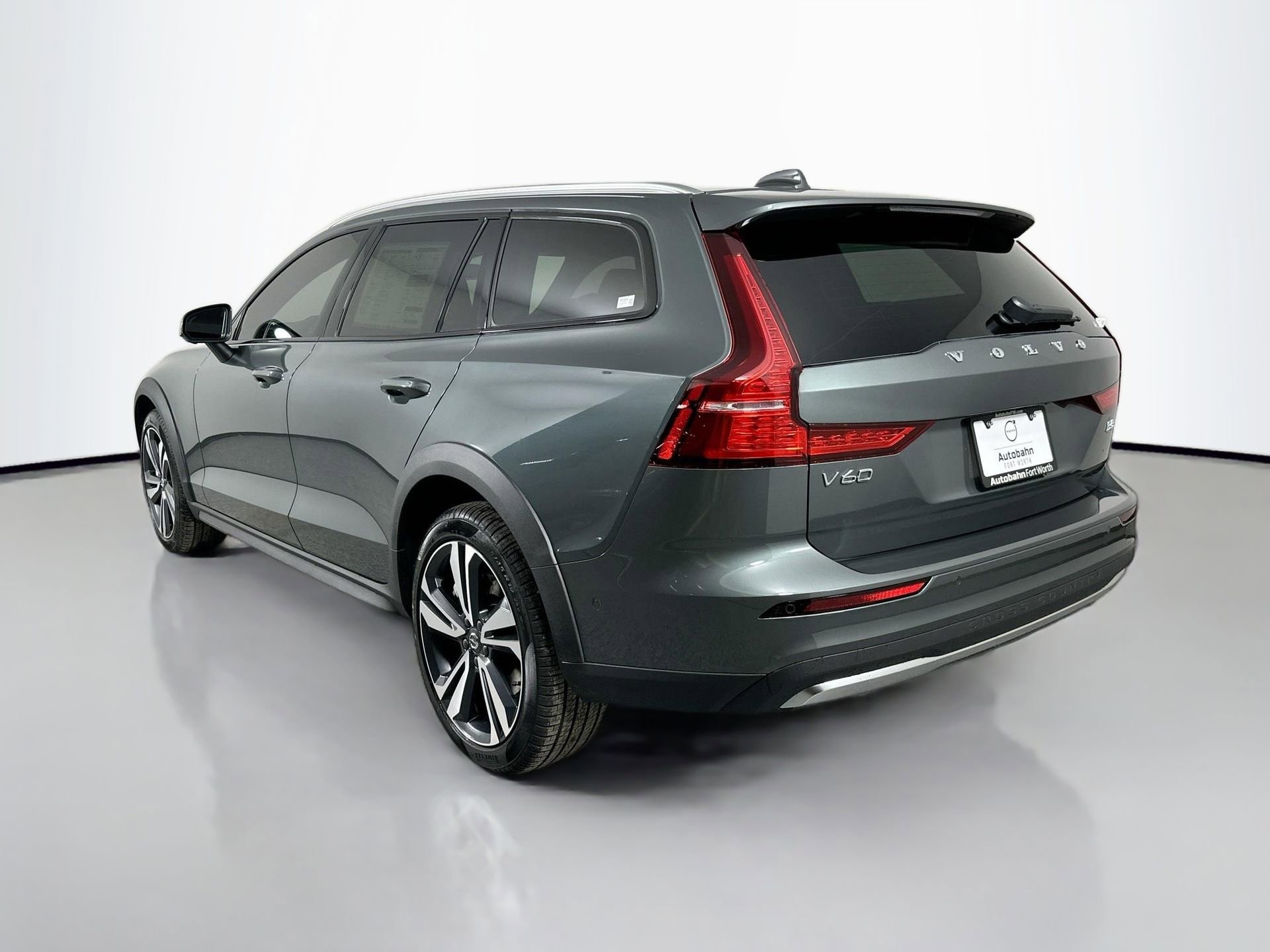 New 2026 Volvo V60 B5 Cross Country Plus w/ Climate Package AWD/4WD image 7