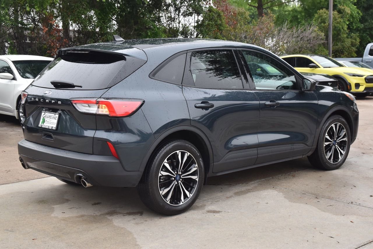 Used 2022 Ford Escape SE w/ SE Sport Appearance Package FWD image 7