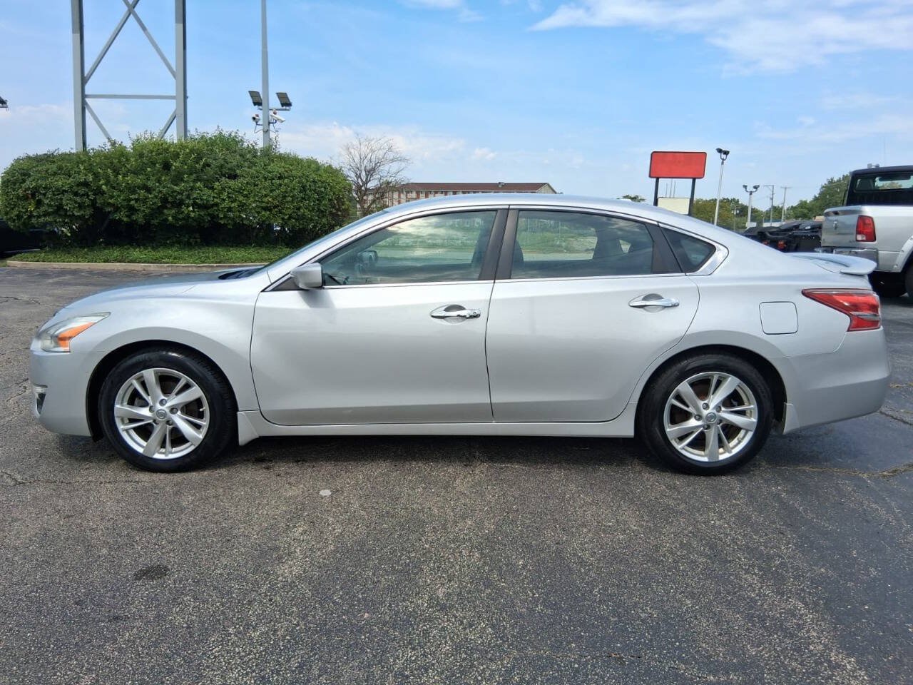 Used 2013 Nissan Altima 2.5 SV FWD image 5