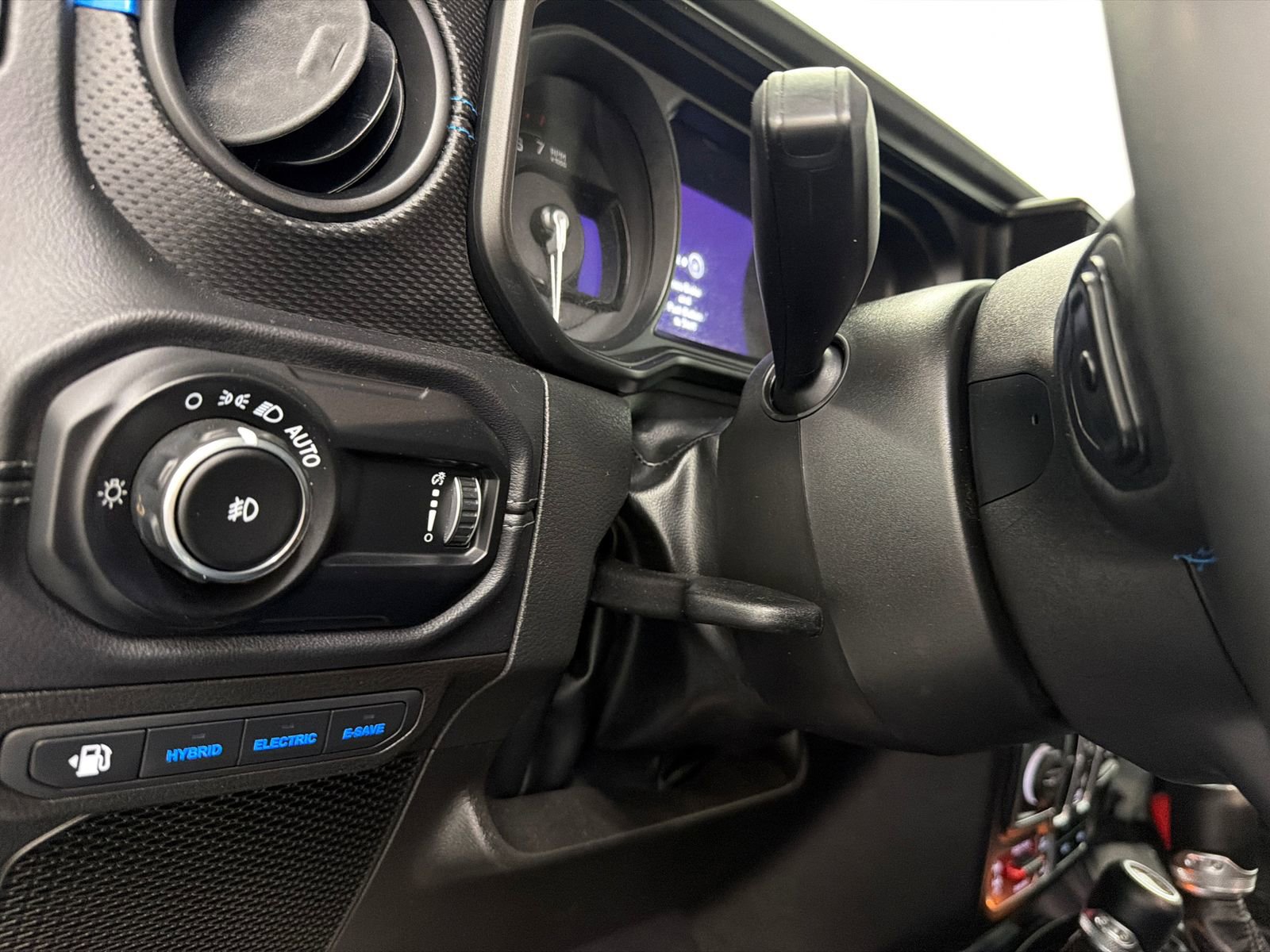Used 2024 Jeep Wrangler Unlimited Rubicon 4xe AWD/4WD image 33