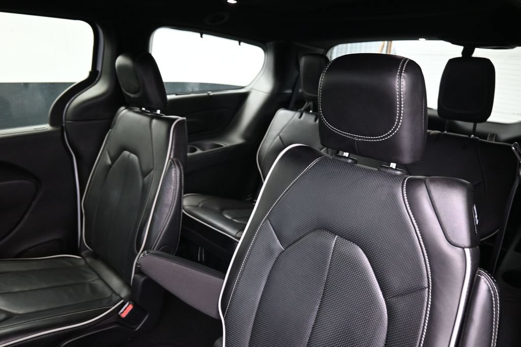 Used 2025 Chrysler Pacifica Limited FWD image 10