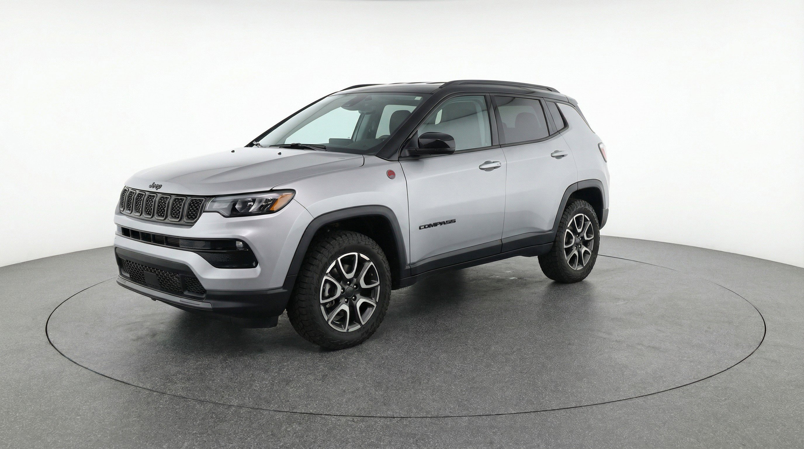 Used 2025 Jeep Compass Trailhawk image 3