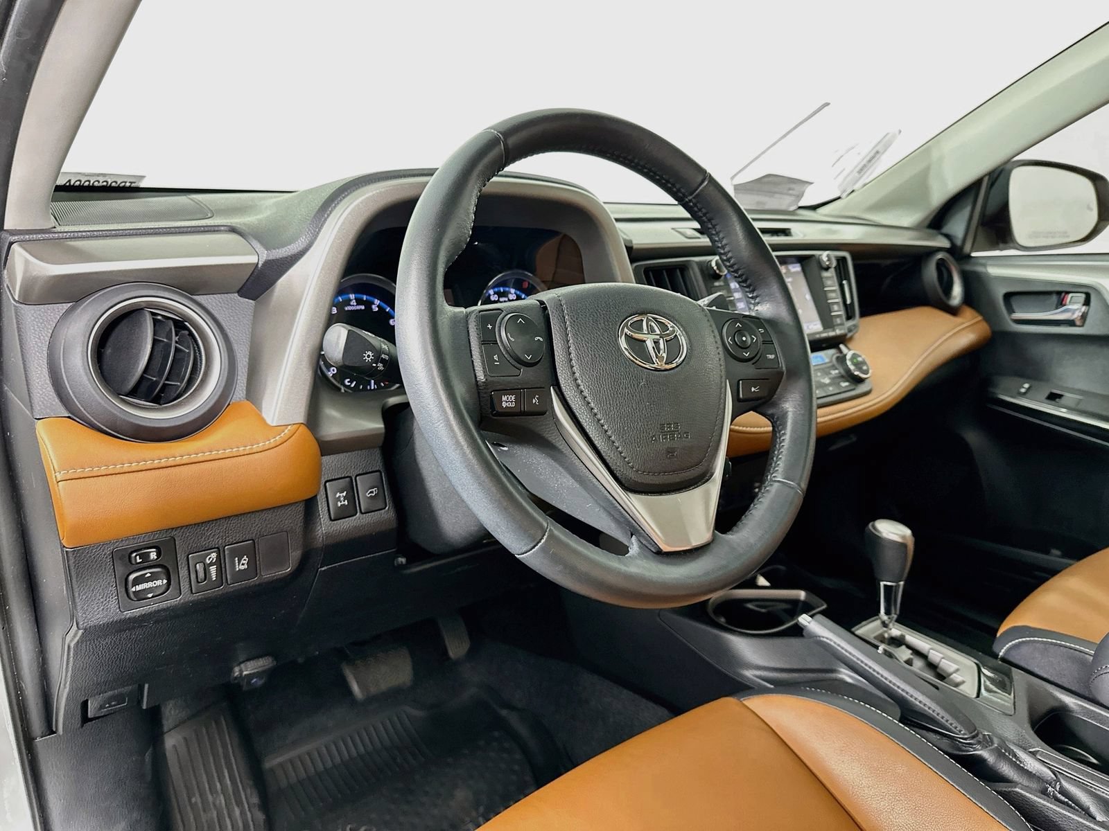 Used 2016 Toyota RAV4 Limited AWD/4WD image 9