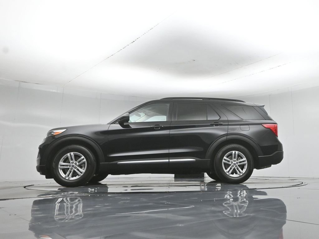 Used 2024 Ford Explorer XLT w/ Equipment Group 202A RWD image 8