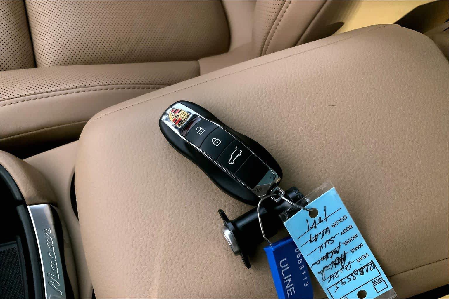 Used 2024 Porsche Macan AWD/4WD image 15