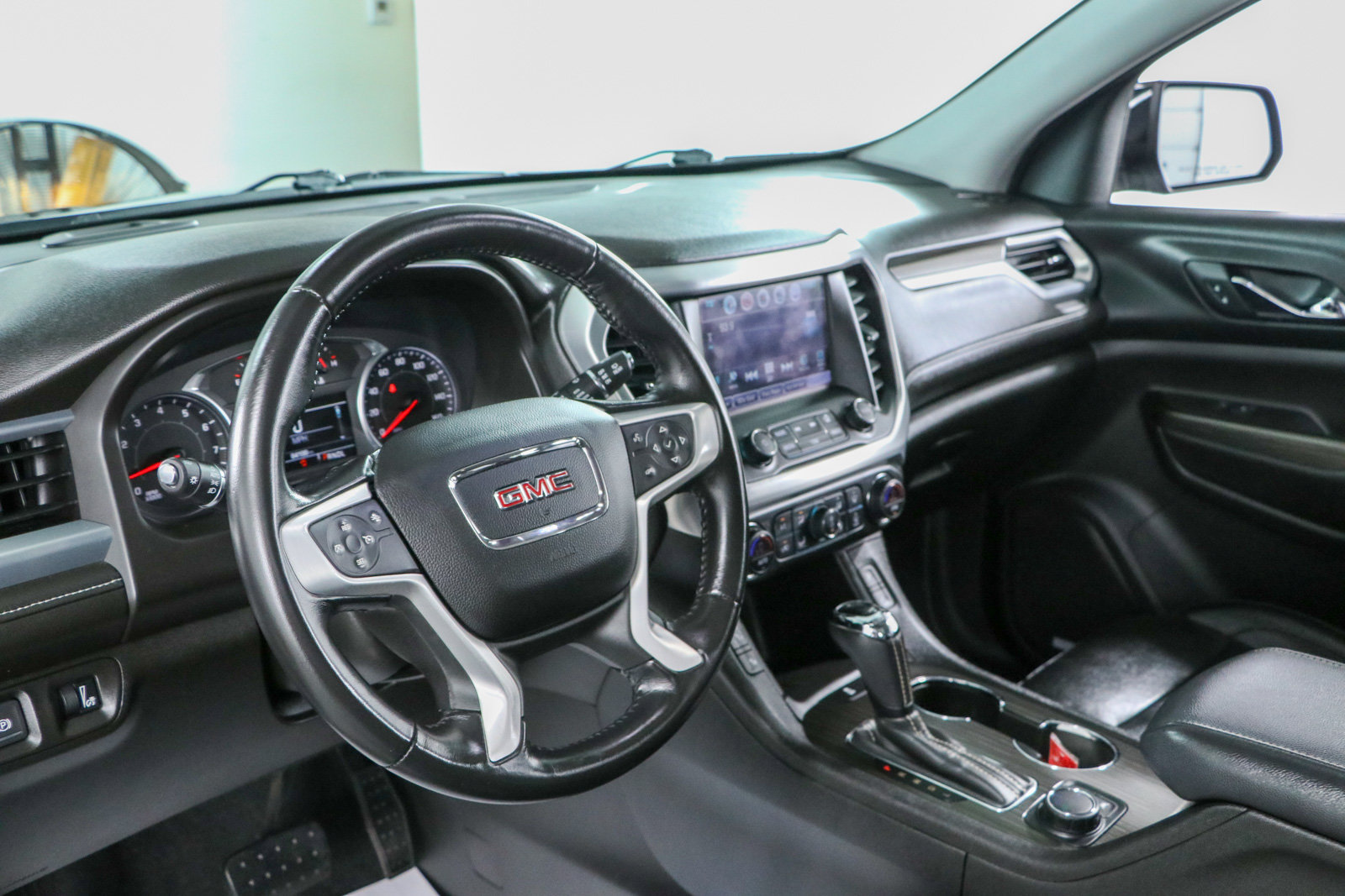 Used 2018 GMC Acadia SLT FWD image 24