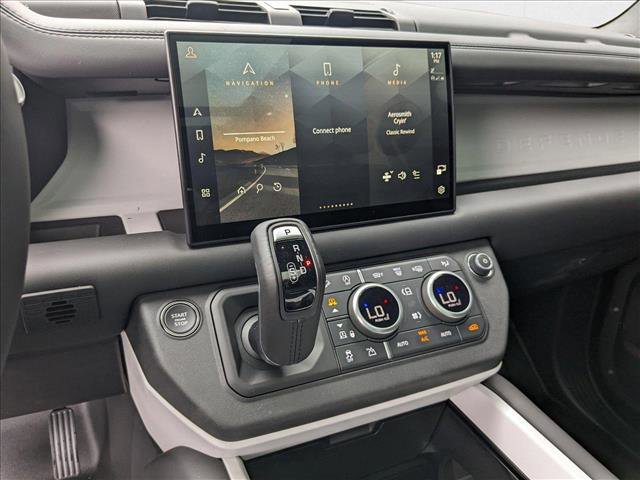 New 2025 Land Rover Defender 110 X-Dynamic SE image 12