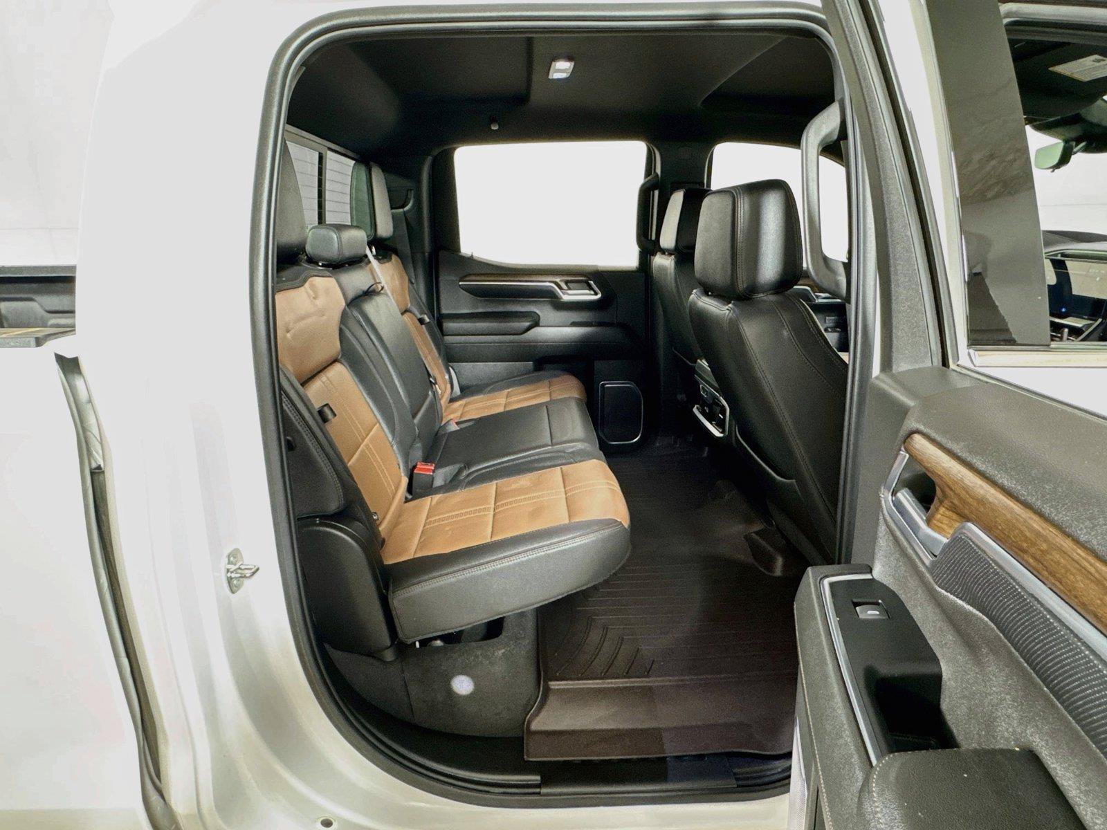 Certified 2023 Chevrolet Silverado 1500 High Country w/ Technology Package AWD/4WD image 26