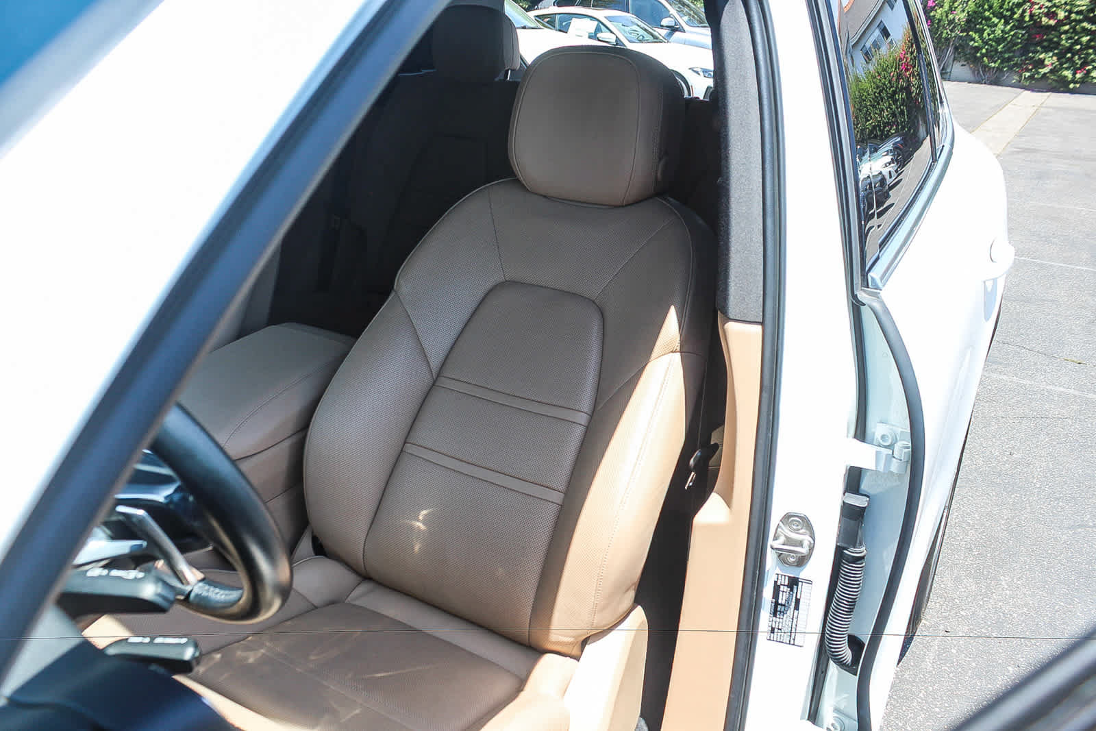 Used 2023 Porsche Cayenne Platinum Edition AWD/4WD image 25