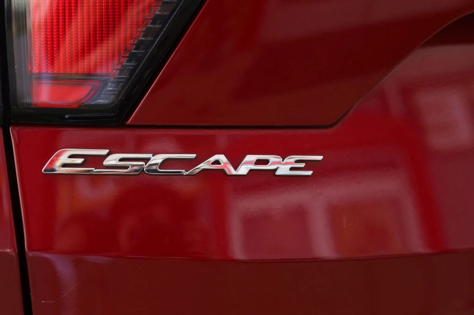 Used 2017 Ford Escape SE w/ SE Cold Weather Package image 9