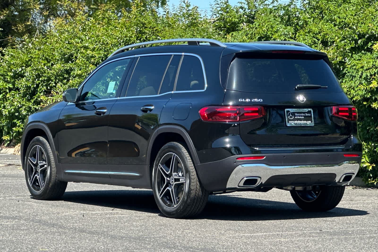 New 2026 Mercedes-Benz GLB 250 image 5