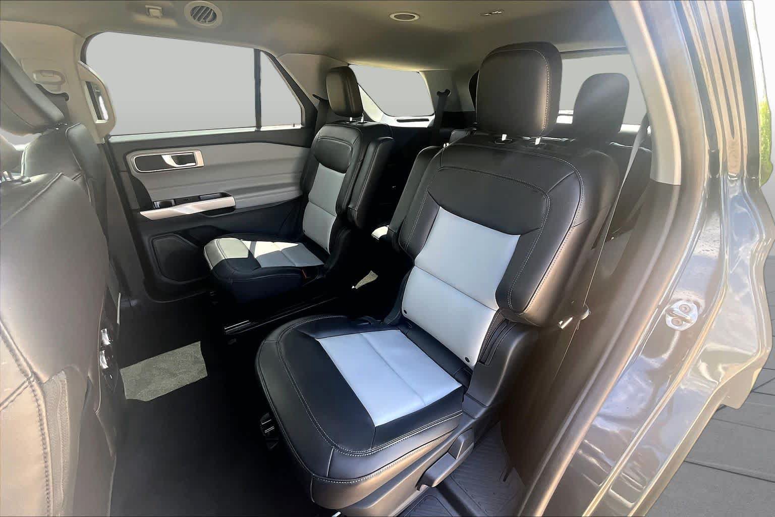 Used 2022 Ford Explorer XLT w/ Equipment Group 202A RWD image 20