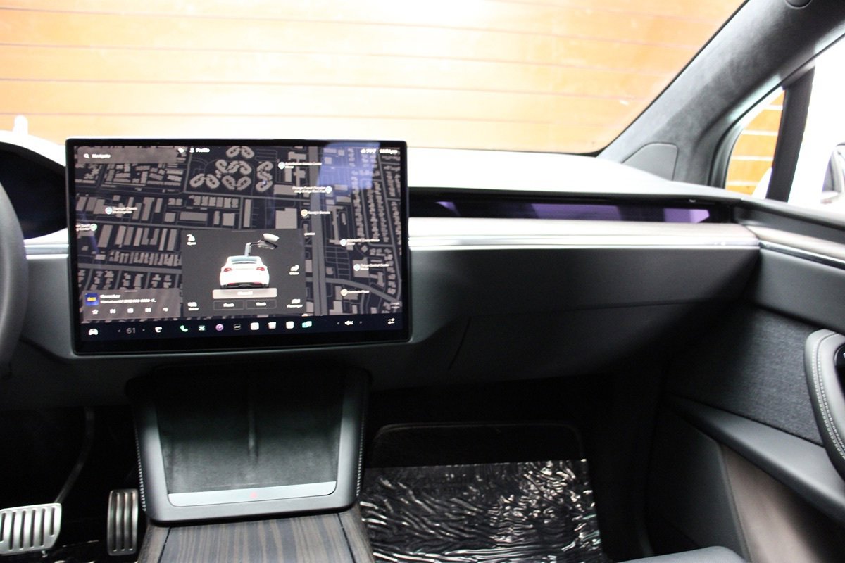 Used 2023 Tesla Model X AWD/4WD image 27