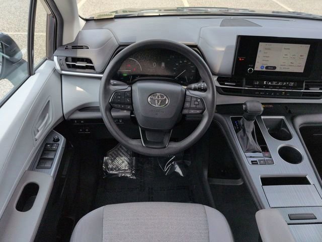 Certified 2025 Toyota Sienna LE FWD image 16