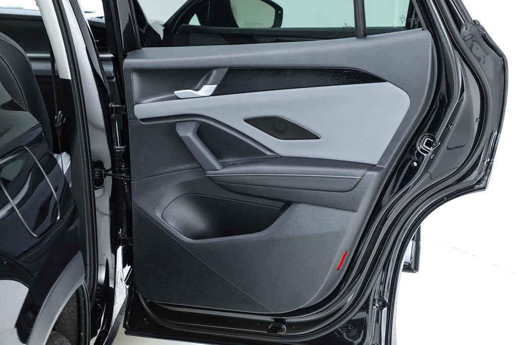 New 2026 Volkswagen Tiguan SE image 30