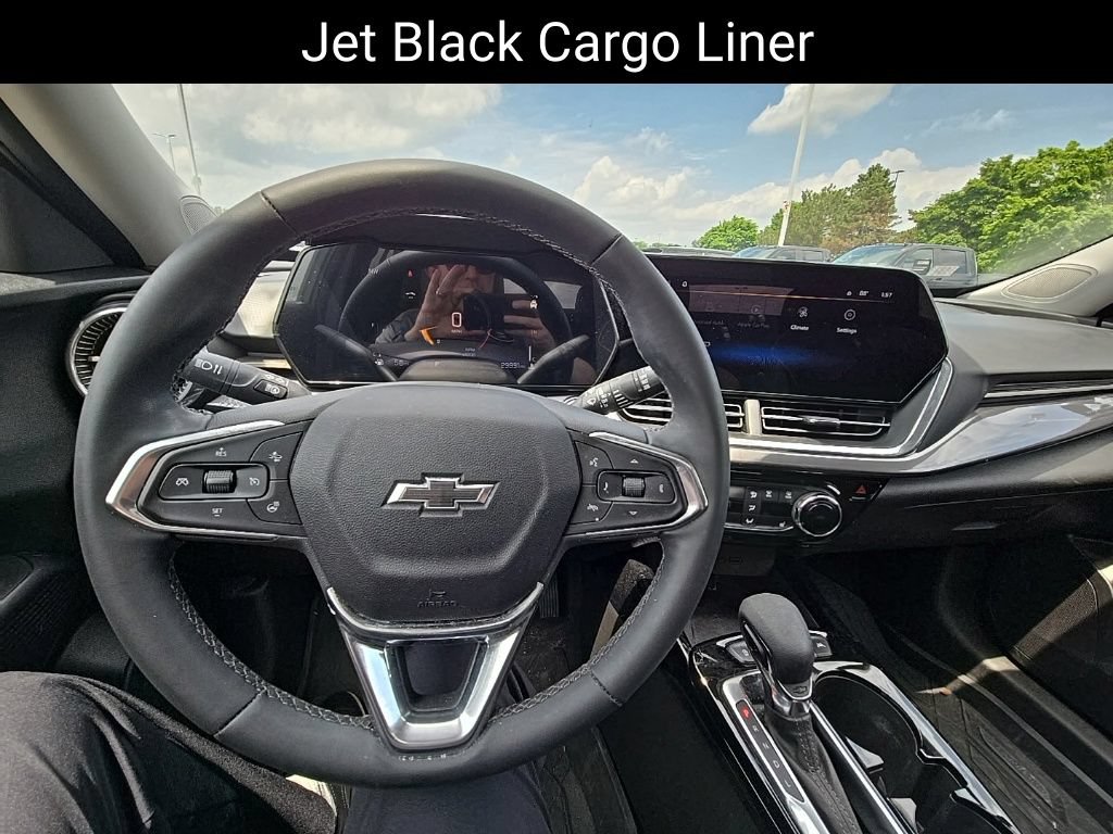 Used 2025 Chevrolet Trax ACTIV w/ Sunroof Package FWD image 18