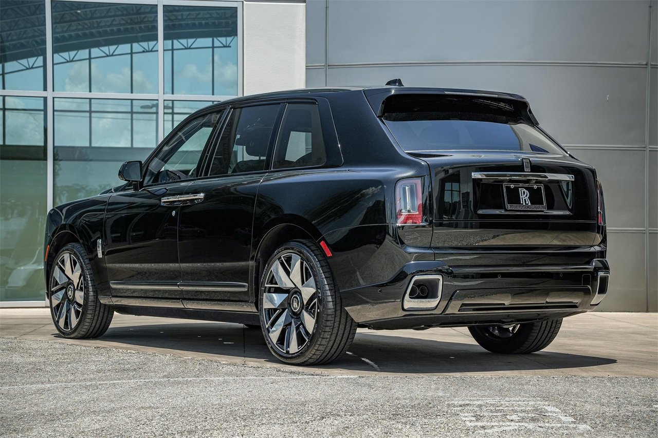 New 2025 Rolls-Royce Cullinan image 2