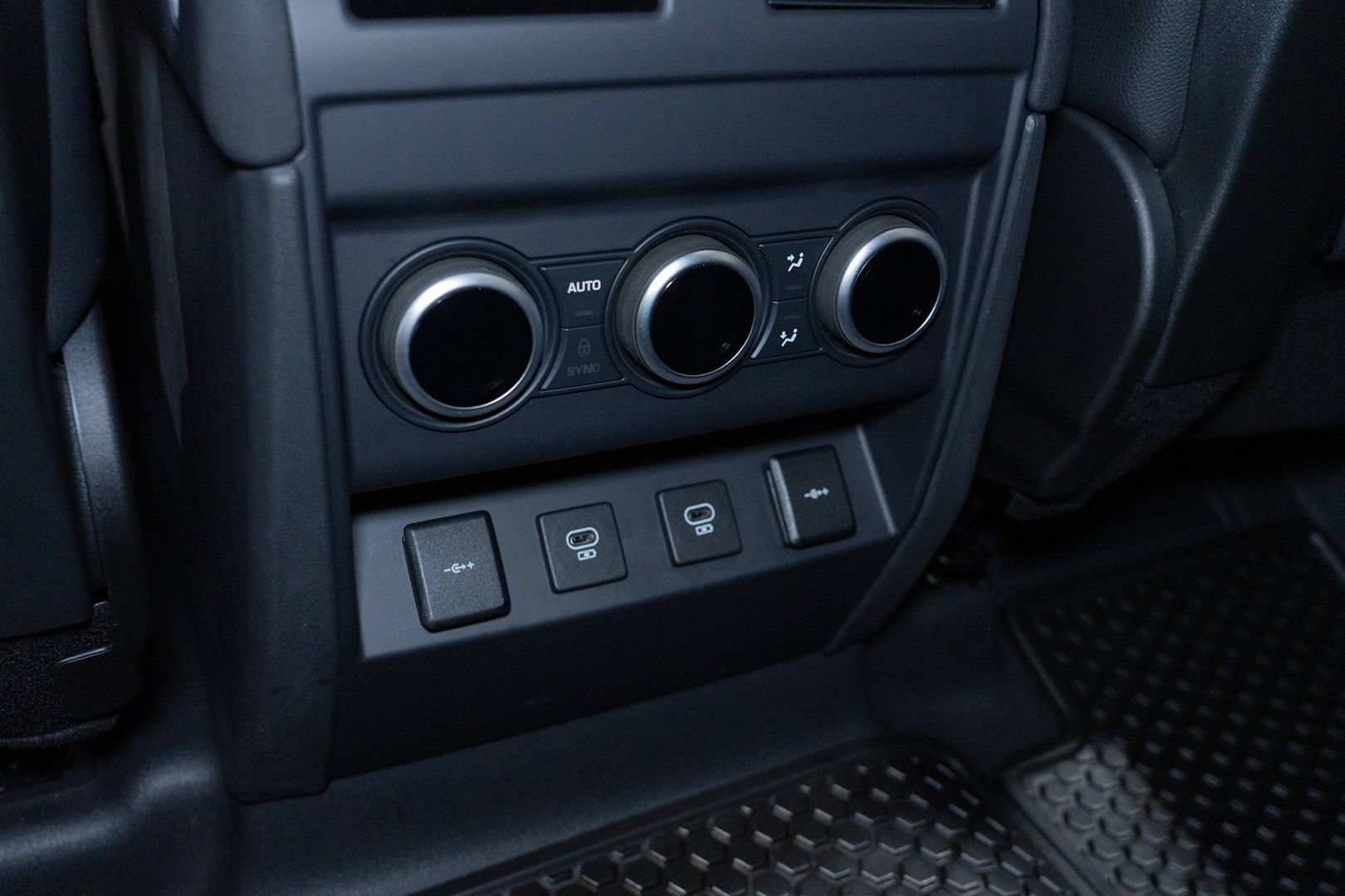 Used 2022 Land Rover Defender 110 S AWD/4WD image 35